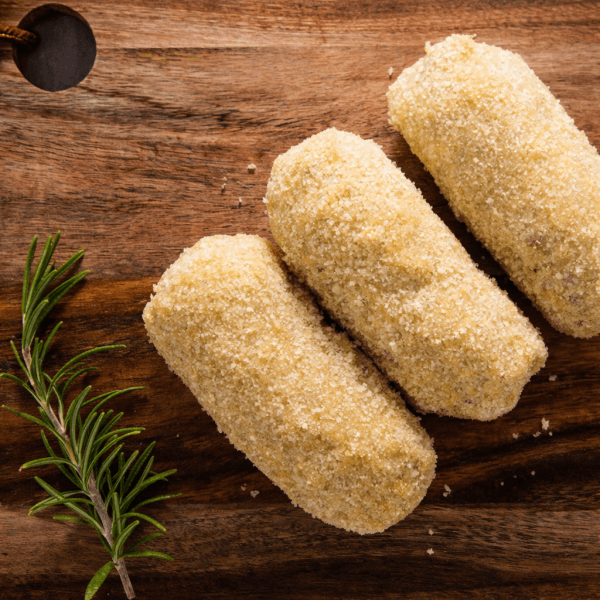 Croquetas doradas con romero fresco